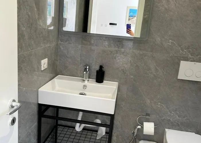 The Old Bakery * Qeparo