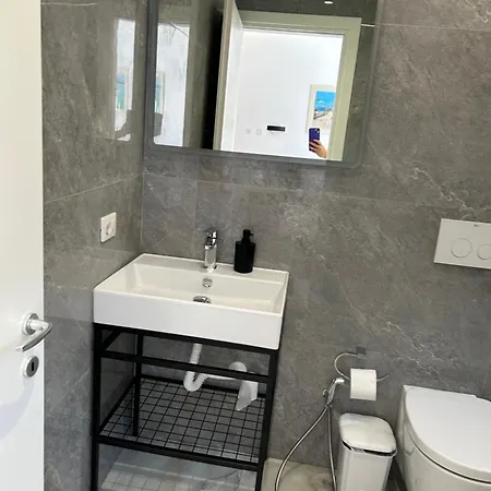 The Old Bakery * Qeparo